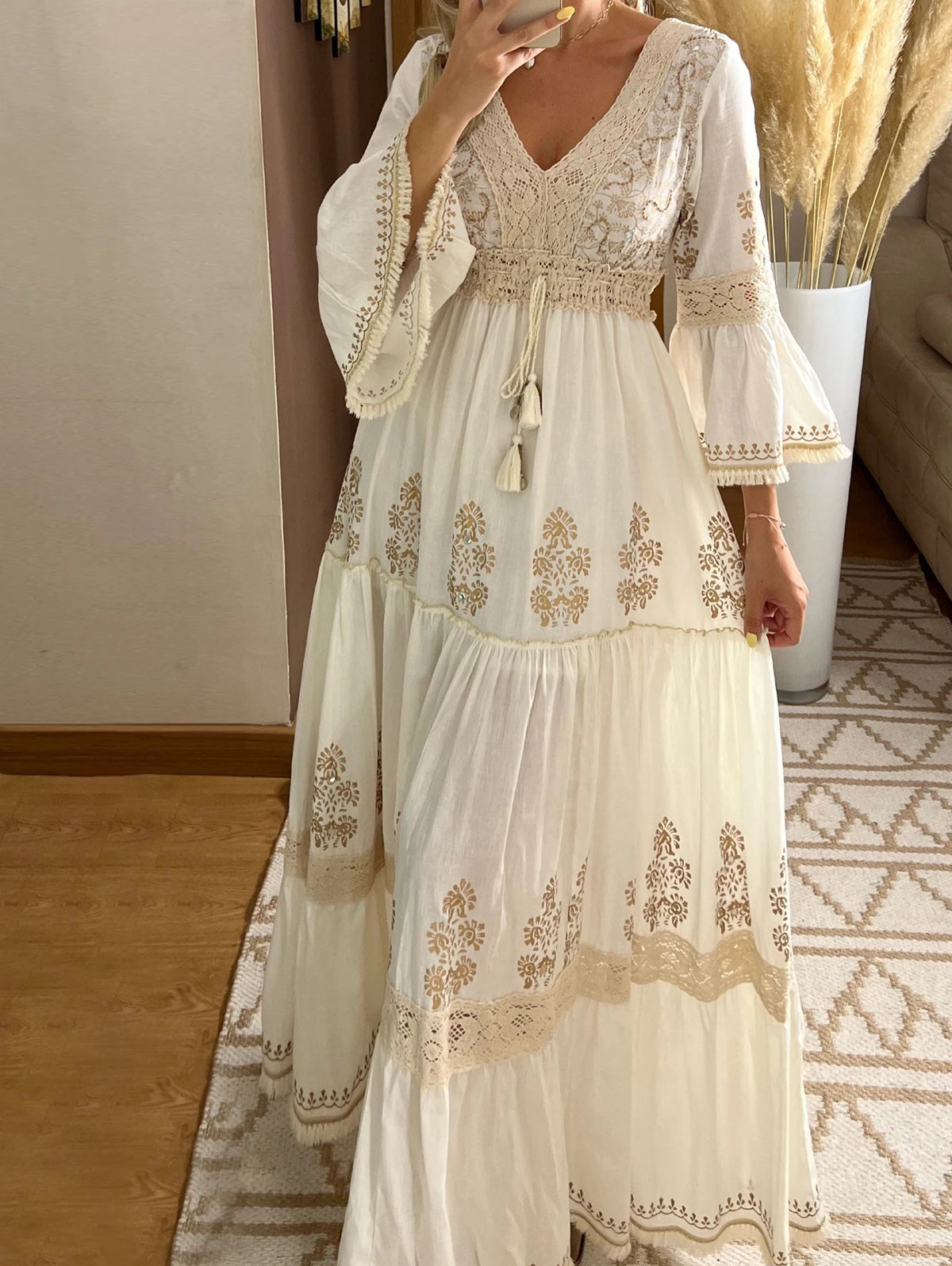 Women’s Vintage Lace Maxi Dress – V-Neck & Empire Waist